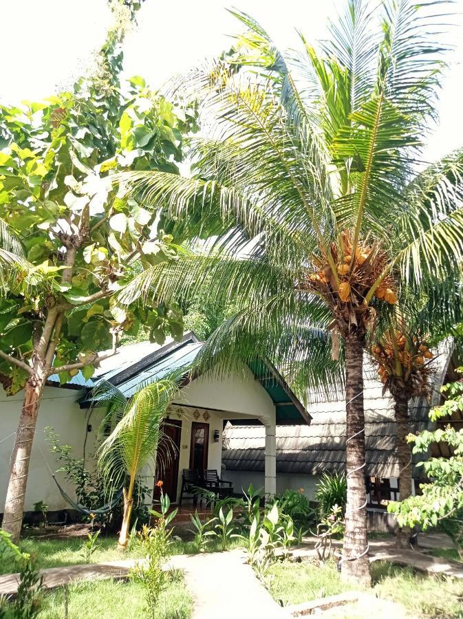 Follow The Rabbit Bungalow Gili Air Exterior photo